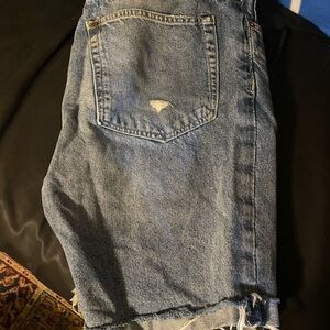 Distressed Denim Shorts. Size:32 Men’s distressed short.